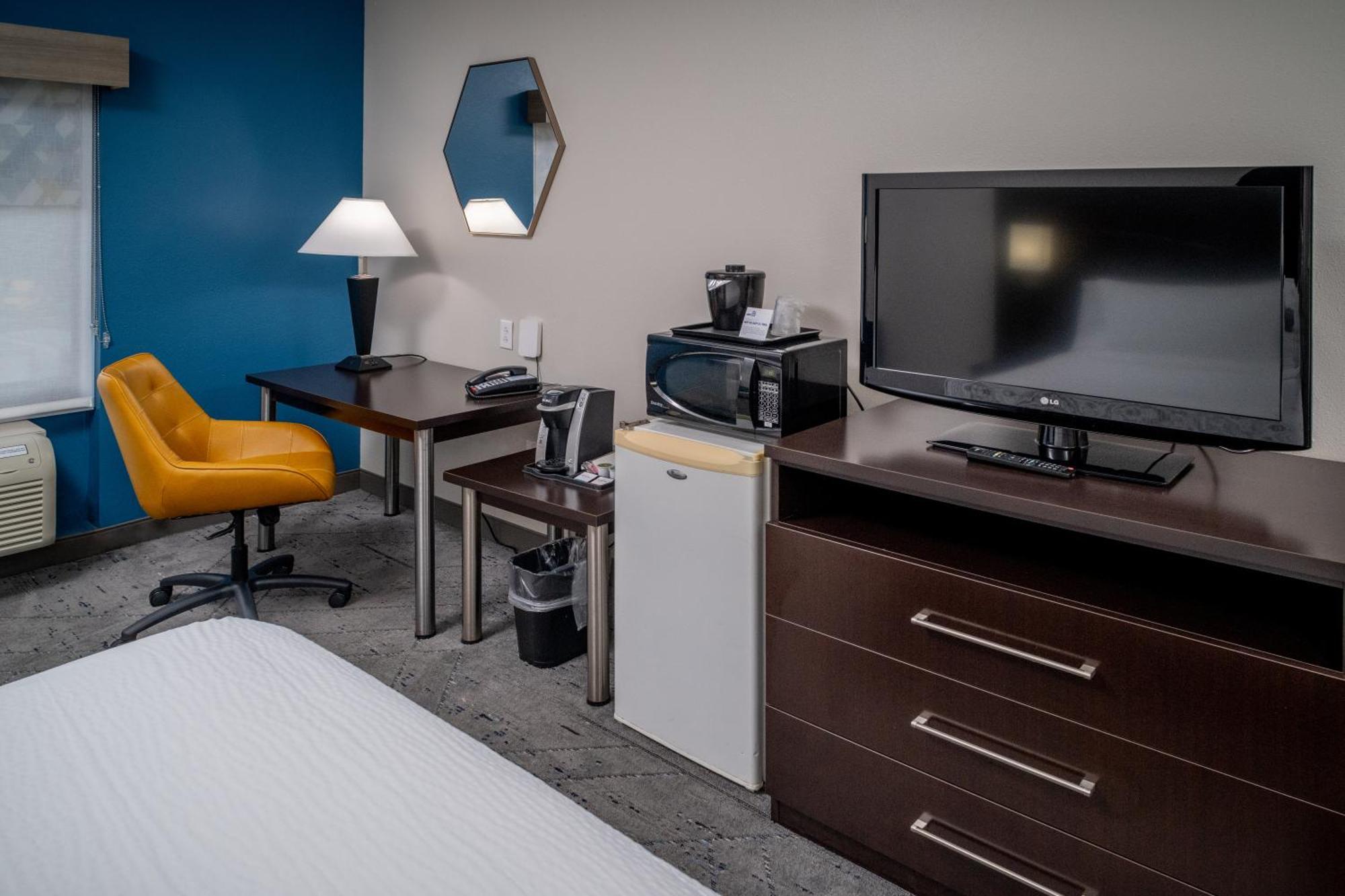 Holiday Inn Express & Suites Cross Lanes By Ihg Bagian luar foto