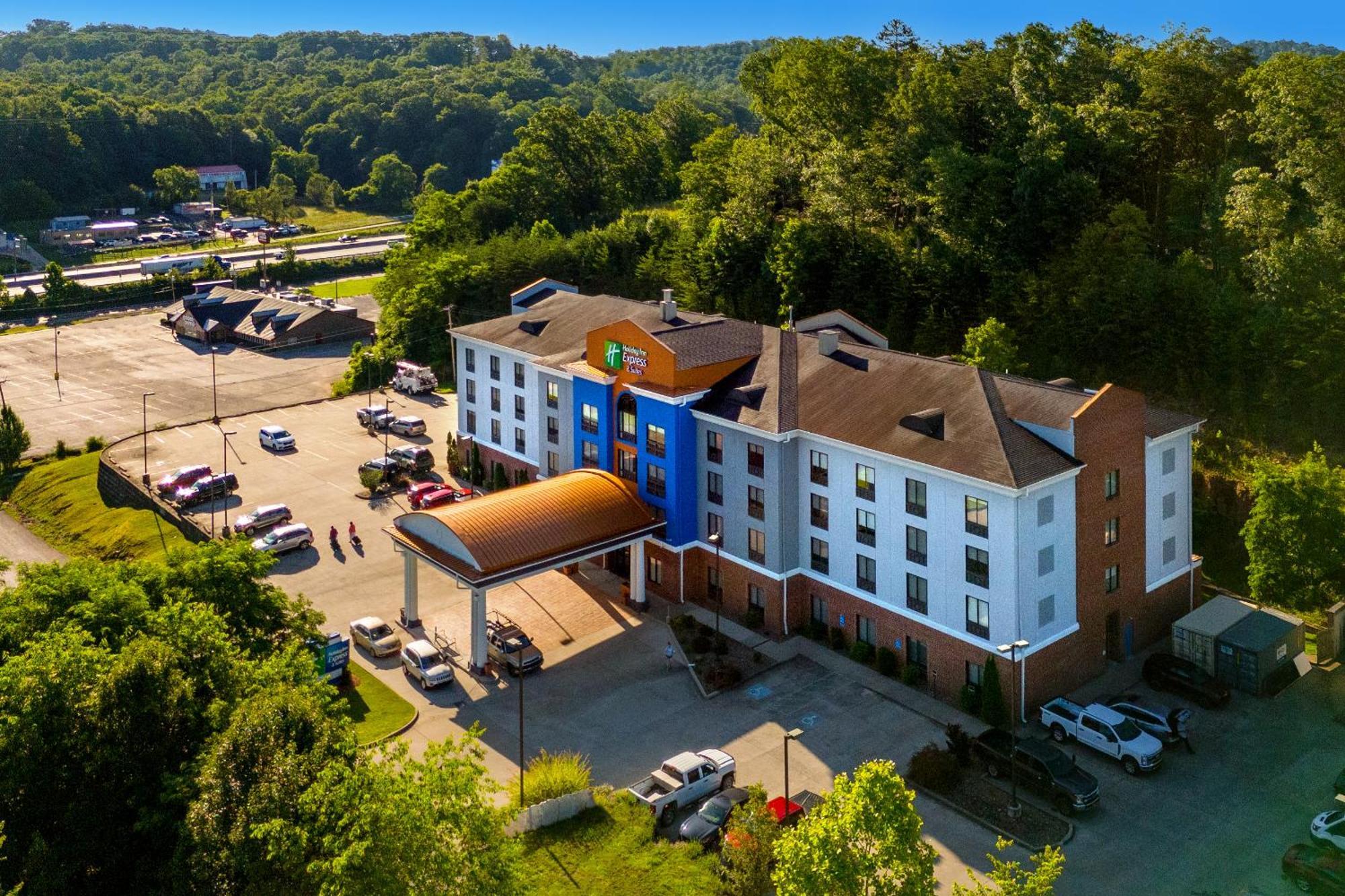 Holiday Inn Express & Suites Cross Lanes By Ihg Bagian luar foto