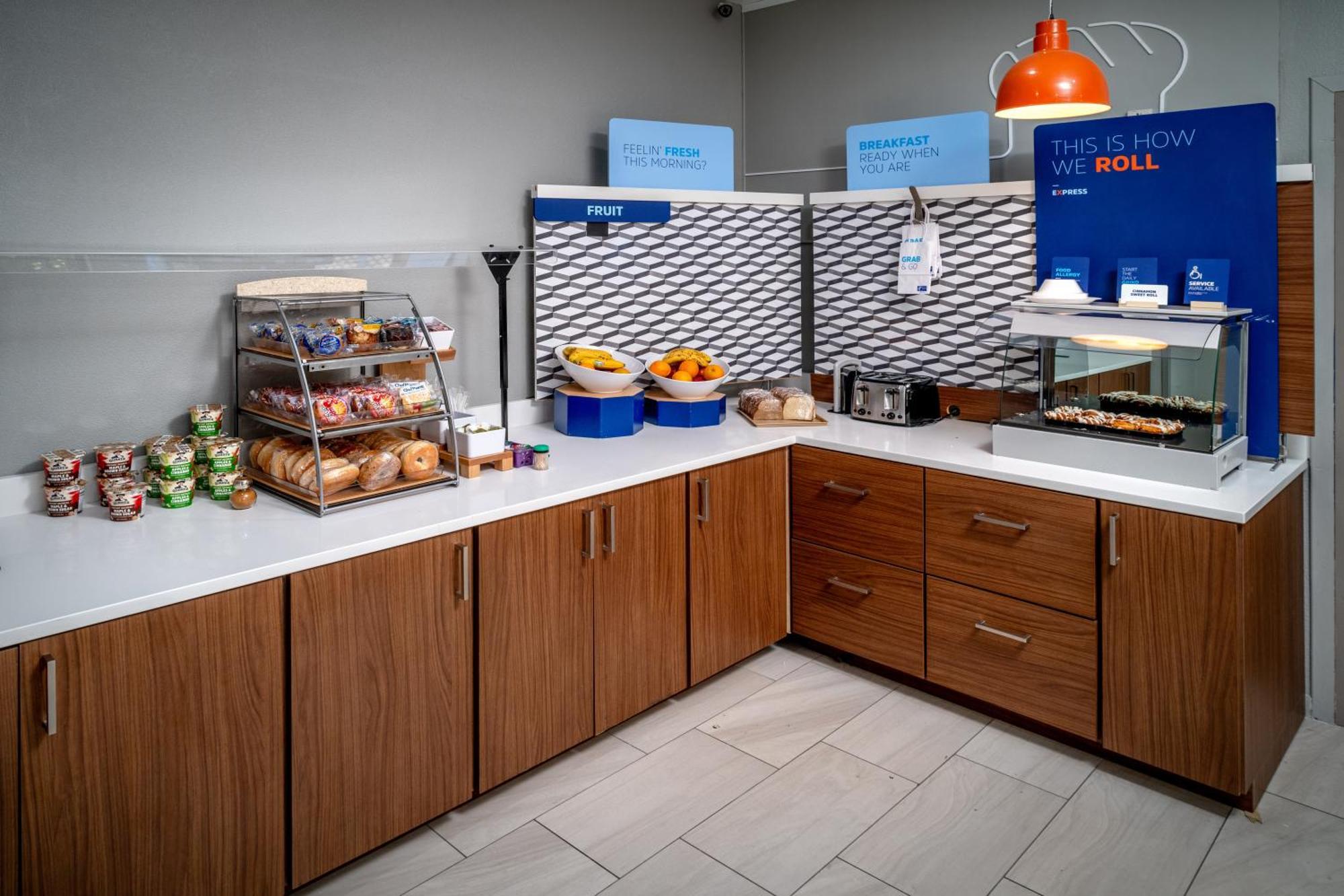 Holiday Inn Express & Suites Cross Lanes By Ihg Bagian luar foto