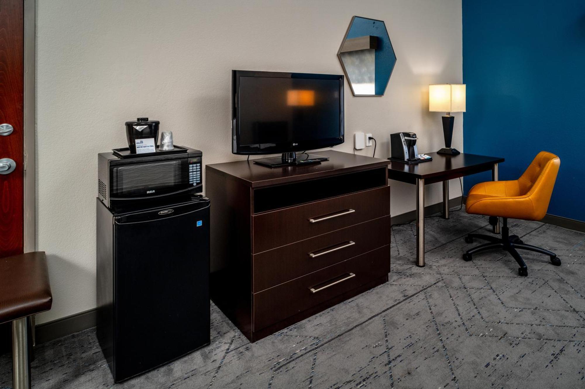 Holiday Inn Express & Suites Cross Lanes By Ihg Bagian luar foto