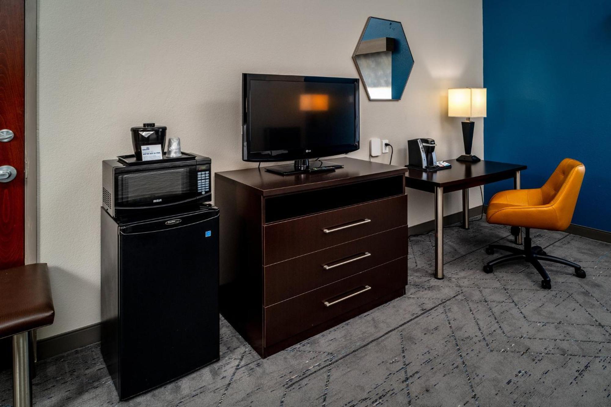 Holiday Inn Express & Suites Cross Lanes By Ihg Bagian luar foto