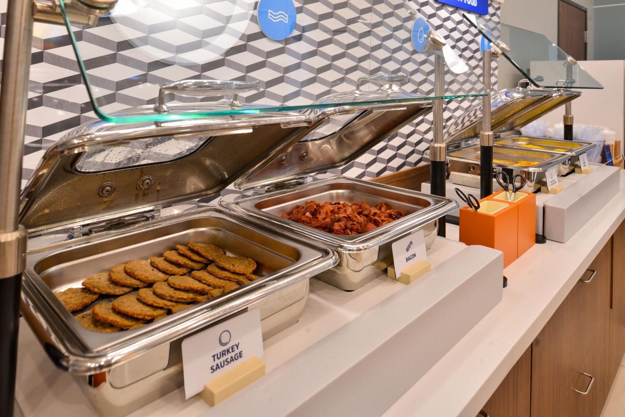 Holiday Inn Express & Suites Cross Lanes By Ihg Bagian luar foto
