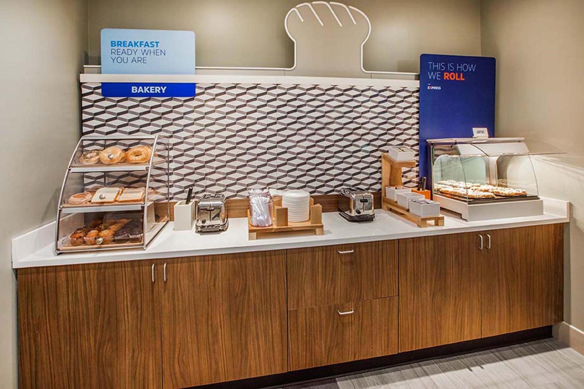 Holiday Inn Express & Suites Cross Lanes By Ihg Bagian luar foto