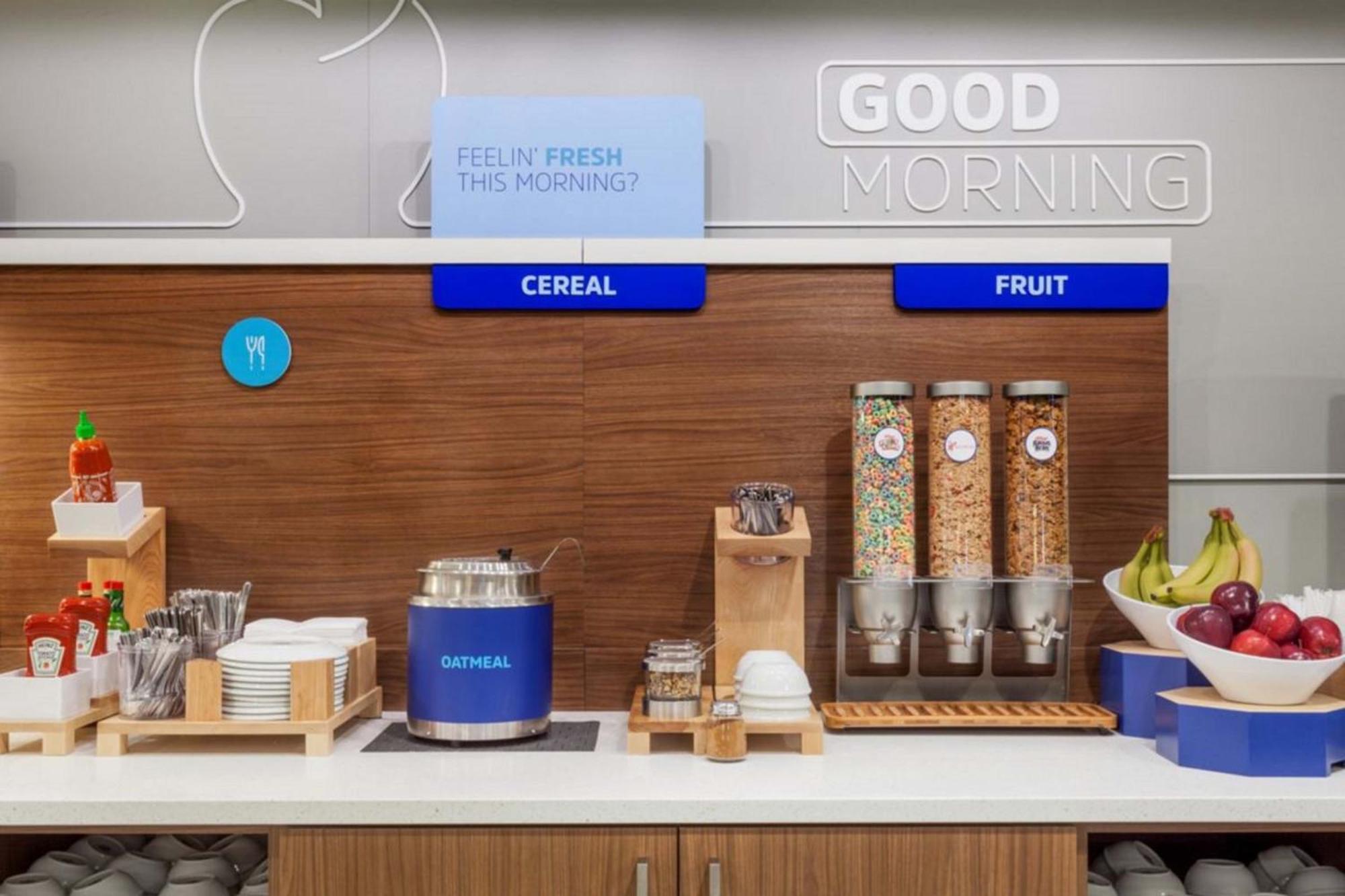 Holiday Inn Express & Suites Cross Lanes By Ihg Bagian luar foto