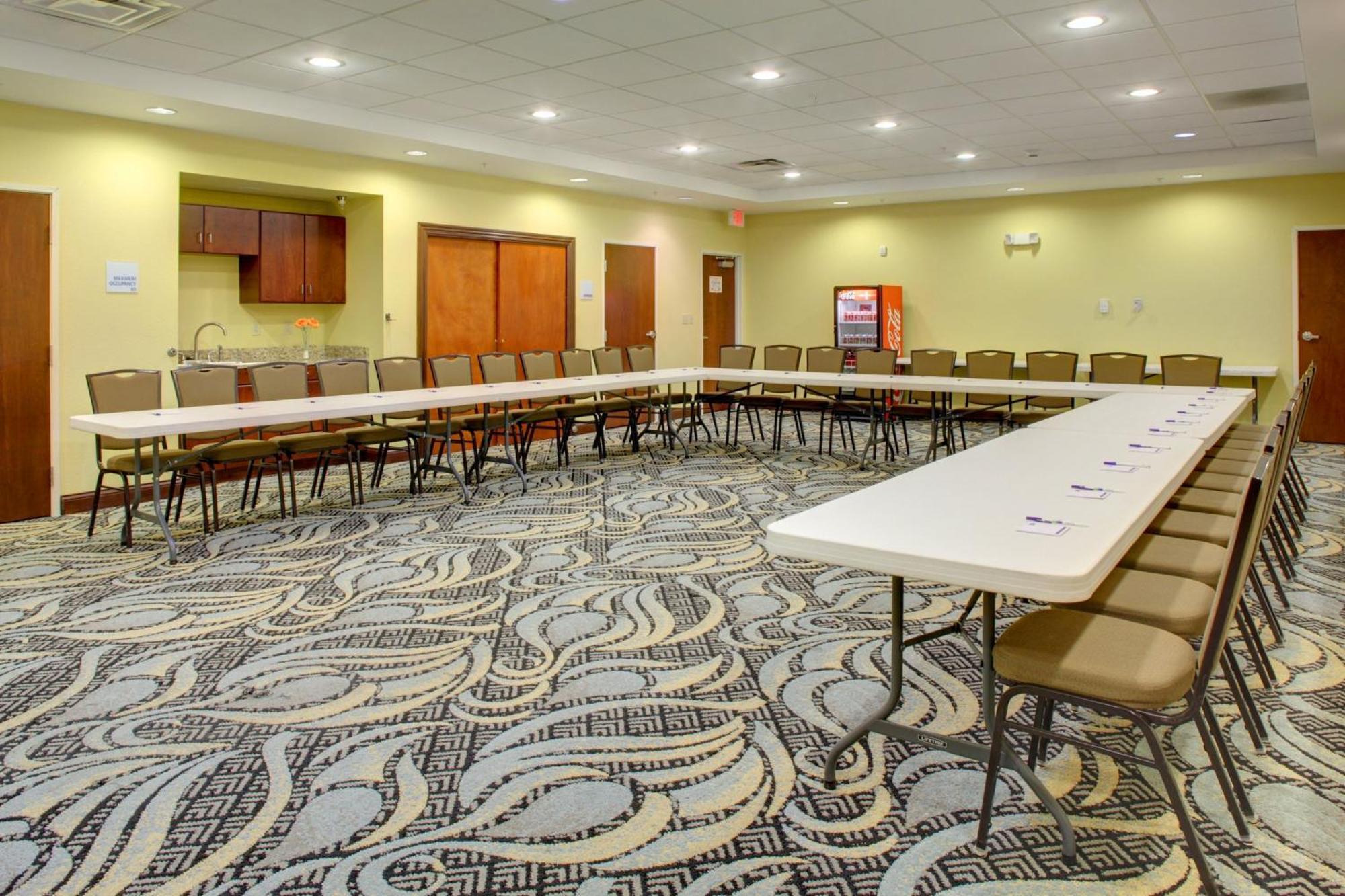 Holiday Inn Express & Suites Cross Lanes By Ihg Bagian luar foto