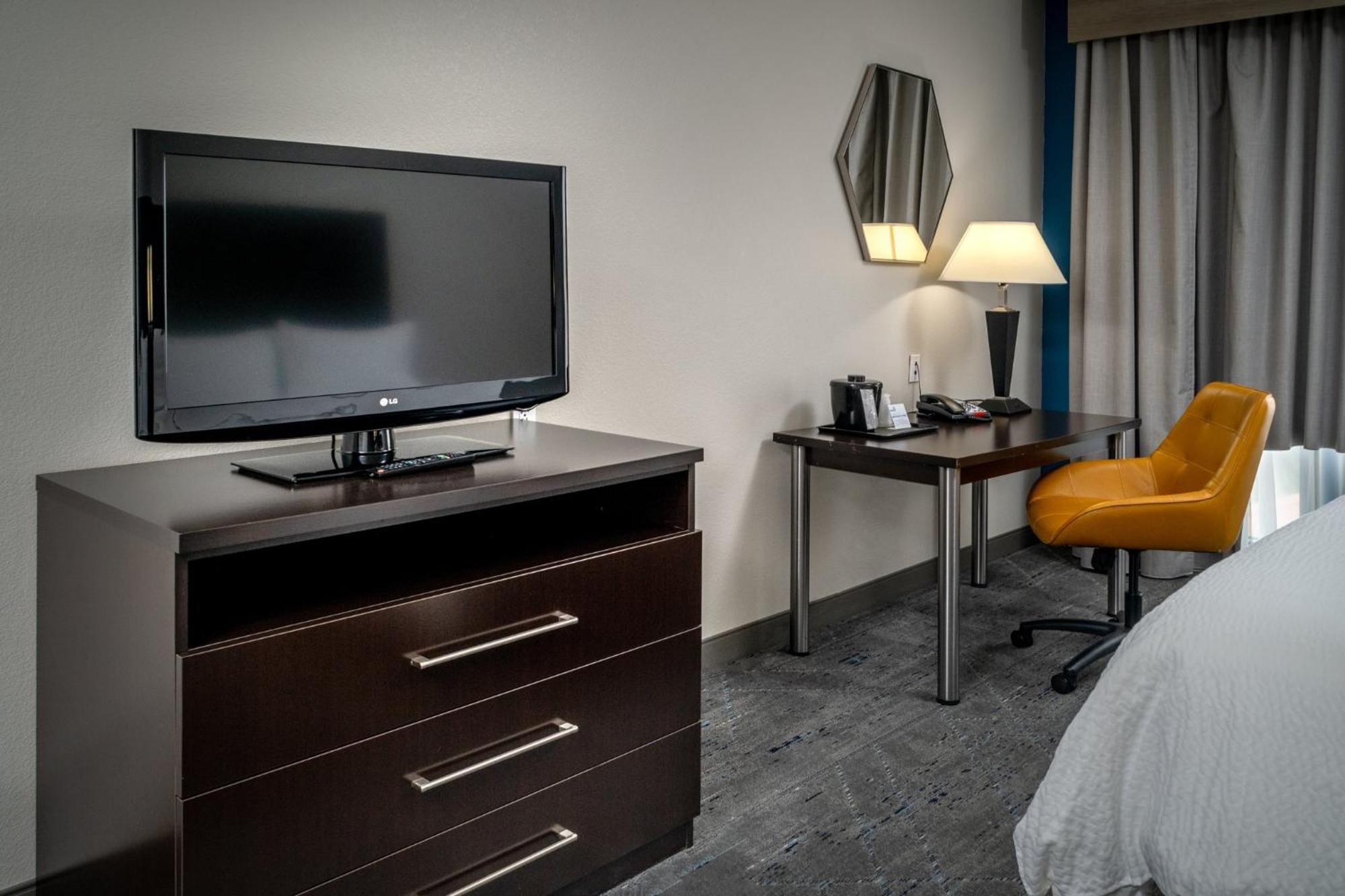 Holiday Inn Express & Suites Cross Lanes By Ihg Bagian luar foto