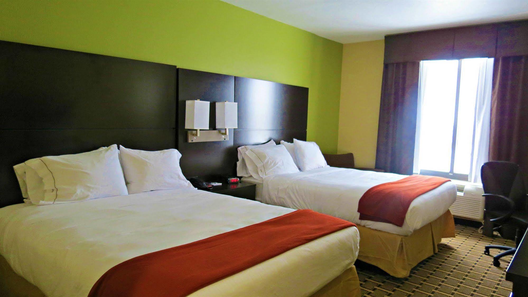 Holiday Inn Express & Suites Cross Lanes, An Ihg Hotel Bagian luar foto